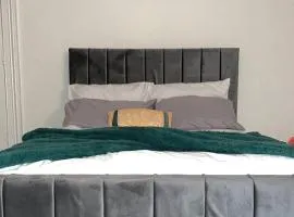 Rochdale Hideaway - Huge 5 Bedroom House