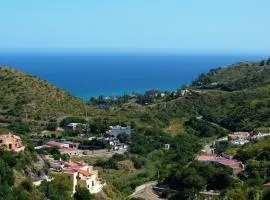 House with Terrace, Amazing views and Private Shared Pool