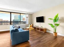 Crystal City Escape Stylish Apt Close to DC Airport
