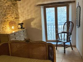 Room in Medieval Cereste, hotel a Céreste