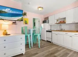 Steps to Beach and Boardwalk Pineapple Retreat
