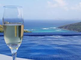 Caribbean Villa with pool and views, chalupa v destinaci Port Elizabeth