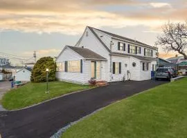 Boars Head Bungalow Ocean View Balcony AC