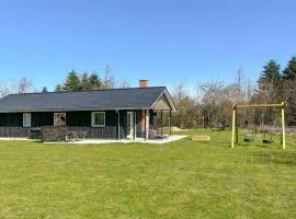 Beautiful Home In Spøttrup With Wifi