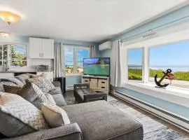 Snug Seaside Views From Couch Walk to Beach