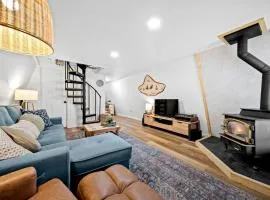 Cozy Modern Remodeled A-Frame with Grills & Deck