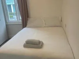 Studio Flat Near Westfield London
