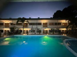 Casa Blanca Hotel, hotel com estacionamento em Iquitos