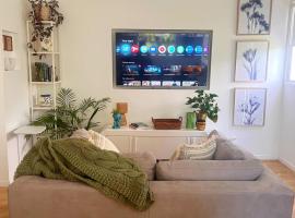 Frankie's on Frank, Cottage in Scarborough