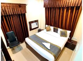 HOTEL ASHOKA PREMIUM GRAND Near Near Varanasi Railway Station, with Wifi-Restaurant-and-Parking-Fully Air Conditioned rooms - BEST HOTEL, khách sạn gần Sân bay Varanasi - VNS, Banāras Cantonment