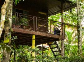 Monsoon Retreats Treehouse, cabin nghỉ dưỡng ở Thekkady
