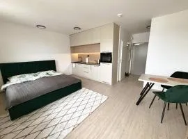 Luxury Studio - 2 min from Airport - New build - Free Parking