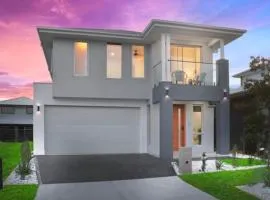 Luxury Newly Built Home Queen Room