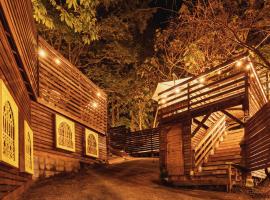 Fureai Glamping & BBQ, glamping en Hinohara