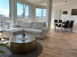 Zentrales, modernes Apartment mit Balkon, Küche & Garage