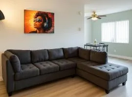 Redondo Huge 1Bedroom,3 Queens, close to Beach Sleeps 7