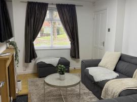 Town house close to city centre, hotel i Nottingham