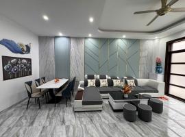 Luxury homestay in Vinhomes Oceanpark 3 3 large bedrooms with wet sauna cabin, luxury hotel in Cửu Cảo