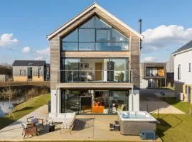 Pass the Keys Stunning 5 bedroom lake-house hot tub views