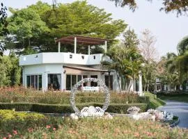 Villa Reina Resort