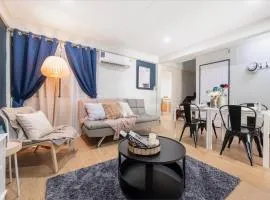 GM7 - Private House Downtown 2mins walk to metro