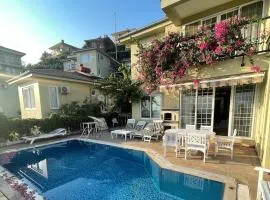 Villa with pool in Goldcity tourism complex