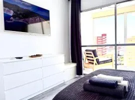 Cozy Apartment with Sea and Mountain Views in Benidorm