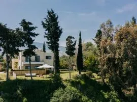 Caza Bella Vista a Luxurious House