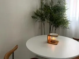 Walk to Yeouido Line 1 5 station Singil Station 7 minutes Two rooms Netflix