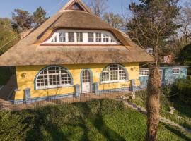 Gästehaus Bergfalke, guest house in Ahrenshoop