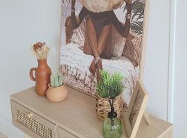 Le Lodge, chalé em Fougères