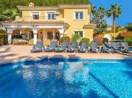 4 Bedroom Luxury Villa with 15m Pool For Up-To 10 Guests