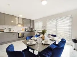 Modern Modern Wembley Abode - Parking - Garden - Sleeps 14