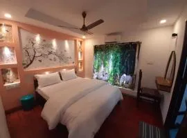 Honeymoon Boathouse
