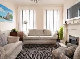 The U2 Crib - Unique History, Stylish with Parking
