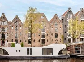 Houseboat BNB The floating Nest