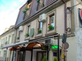 Art Apartments