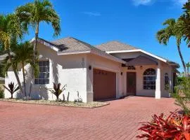 Immaculate Naples Home Minutes from the Beach
