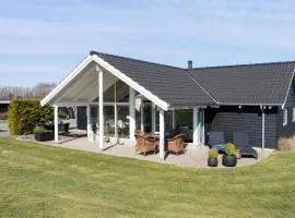 Beautiful Home In Bogense With Wifi