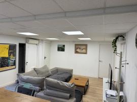 Apartamento con Piscina en sant Cugat del valles, hotel i Sant Cugat del Vallès