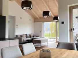 Berglinien am Chiemsee I Exklusive Ferienwohnung mit bis zu 3 Schlafzimmern 2 Bädern und Alpenblick, hotel v destinaci Übersee