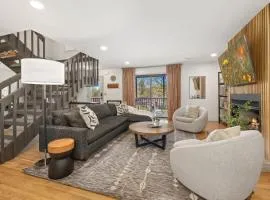 The Markham House-1 mi to UofA-3 mi to DT-Sauna