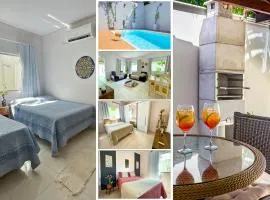 Casa Privativa de 3 Quartos com Piscina com Aquecimento Solar a 800m das Praias de Taperapuan, Ar Condicionado, WiFi 110Mbps, Churrasqueira, Garagem para 02 Carros