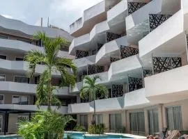 Luxury Condo 150MB 2 Bedroom Cine Gym Pool