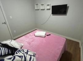 Quarto privativo com Banheiro compartilhado próx ao Hospital e centro, hotel v destinaci Brusque