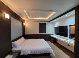 Areum Hotel, hotel v destinaci Kŭmjŏng-yŏk