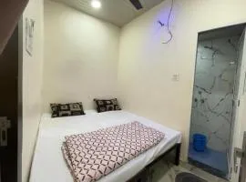 HOTEL PREMIUM WINTEER Near Shri Mahakaleshwar Jyotirlinga Temple - Ujjain Railway Station - Paid Public Parking and Free Wifi - A Top Rated Hotel