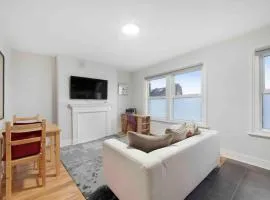 Davisville Road 2nd Floo Flat Sleeps 4