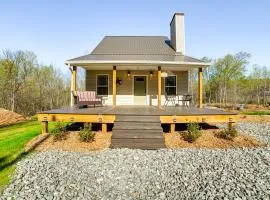 4 Mi to Lake Barkley Pet-Friendly Home with Hot Tub