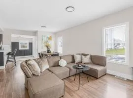 Charming Home Near Heart Of Downtown Sleeps 12